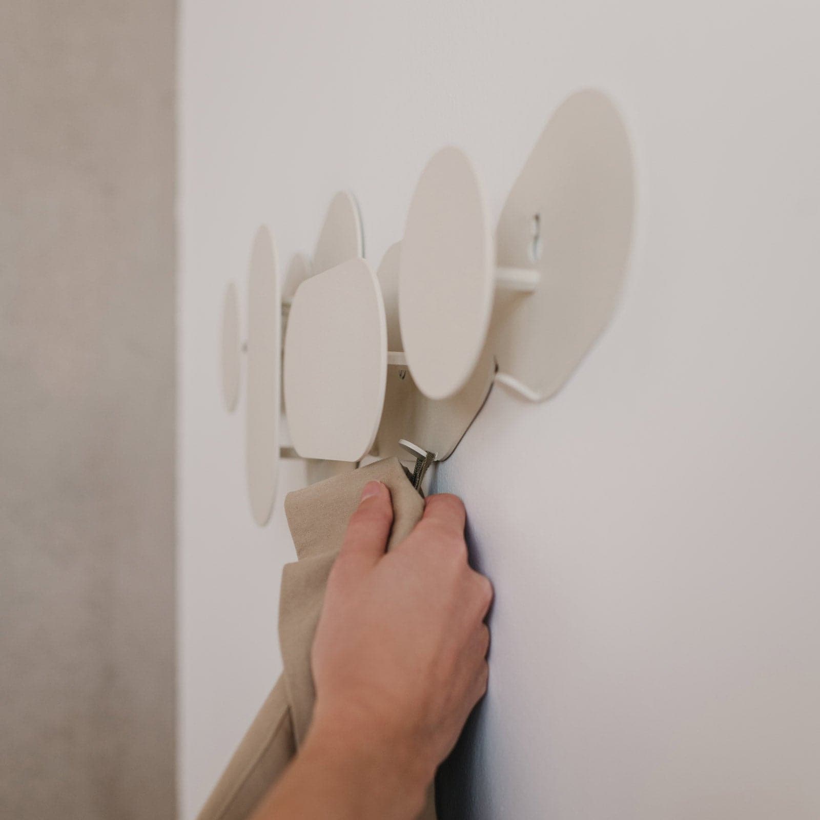 Afbeelding gebruik Coat Rack °01 in Zand / Sand