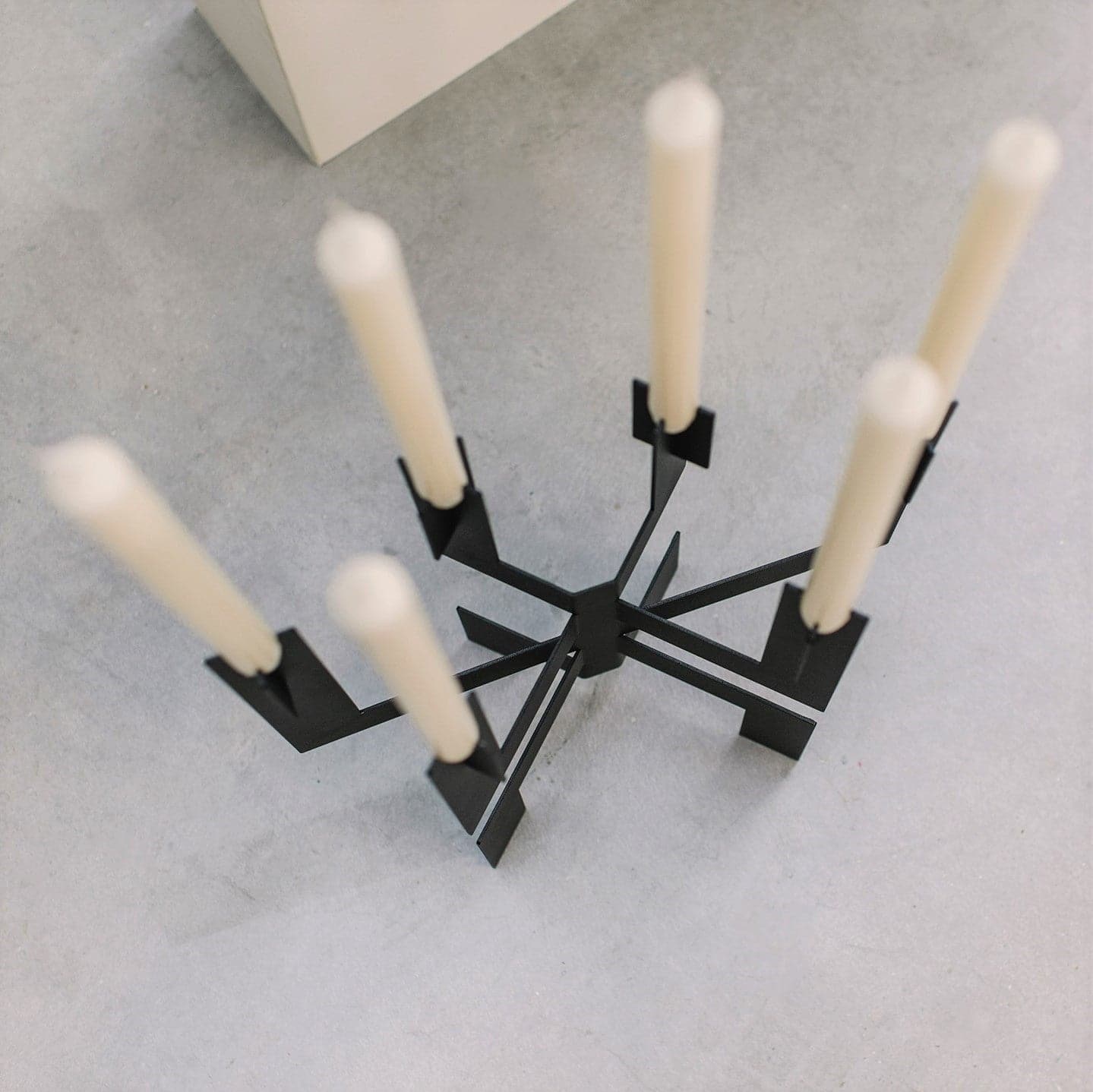 afbeelding stalen kandelaar Candleholder °01 in Black / Zwart